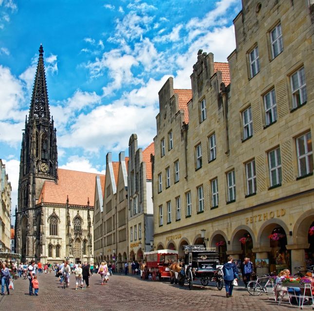 Münster: Old Town Historical Walking Tour by "Geo Epoche" - Historical City Hall: Zooming Out Without Losing the Thread