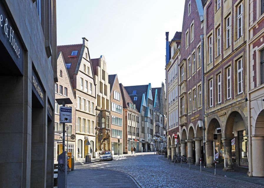 Münster: Old Town Historical Walking Tour by "Geo Epoche" - How the Guide Uses Photos and Diagrams (and Why That Helps)