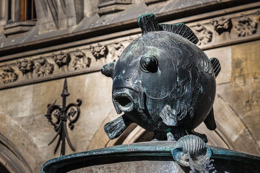Mystic Munich - Sagas and Legends of the Old Town - Where it starts at Marienplatz, and how to keep your group in sight