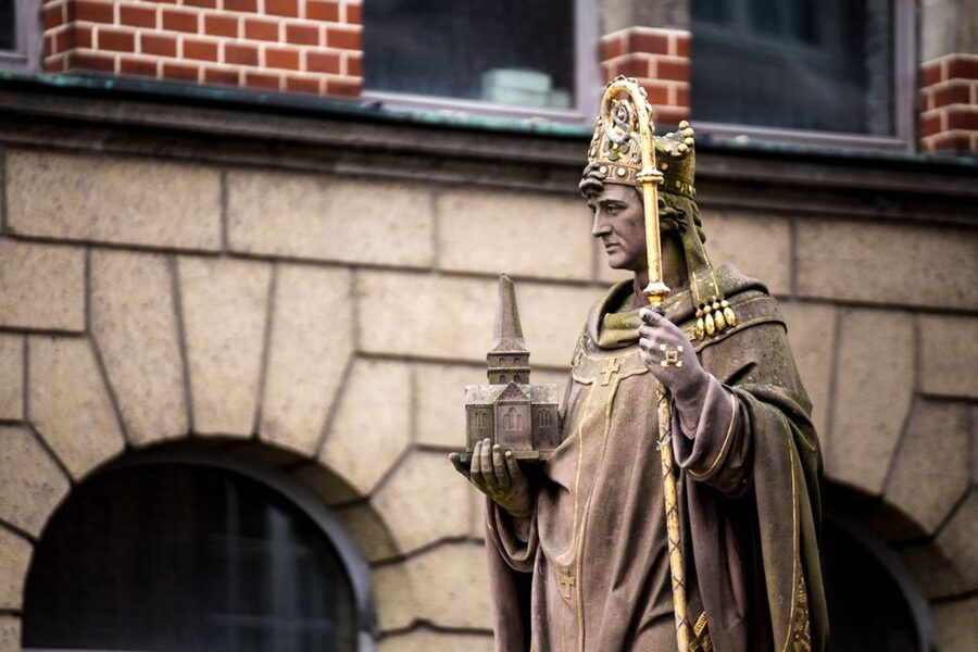 Mystical Hamburg - Walking Tour in German - Price and Value: Getting More Than a Quick Story Stop