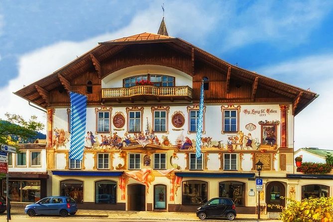Neuschwanstein Castle Skip-the-Line Private Tour for Groups - Oberammergau Zentrum: Lunch, Shopping, and the Village That Started a Tradition