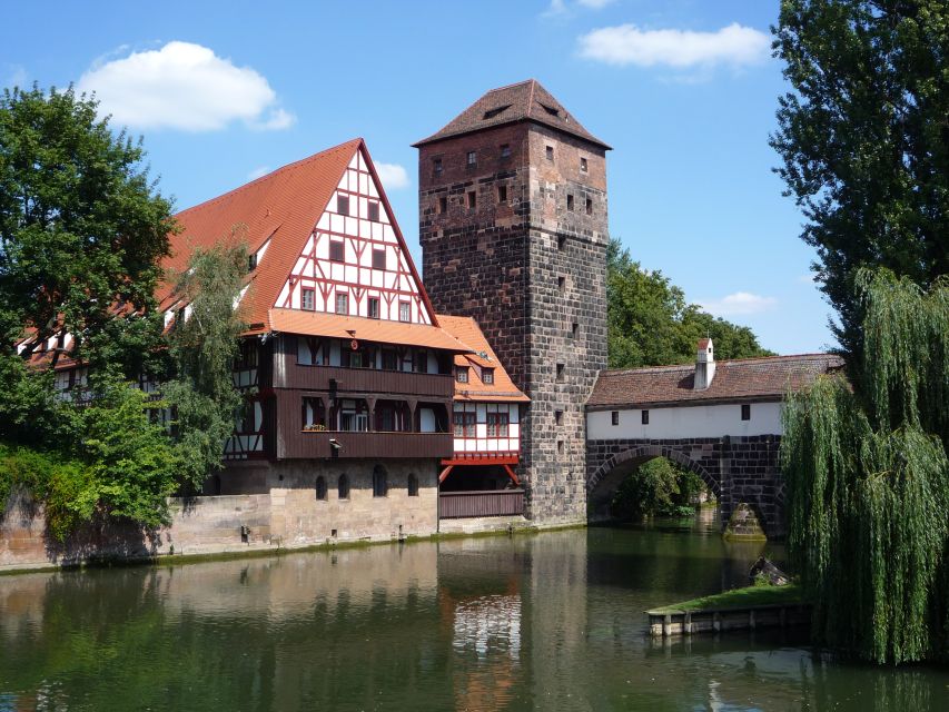 Nuremberg 2-Hour Old Town Highlights Walking Tour in English - Albrecht Dürer Platz and the Imperial Castle courtyards: Renaissance energy