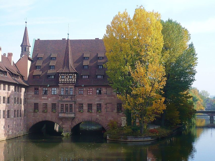Nuremberg 2-Hour Old Town Highlights Walking Tour in English - Handwerkerhof and the medieval city walls: the old town’s core