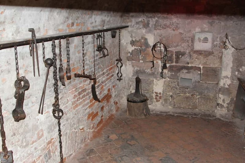 Nuremberg: Medieval Dungeons Guided Tour - Price and value: why 11 USD can work well in a busy day