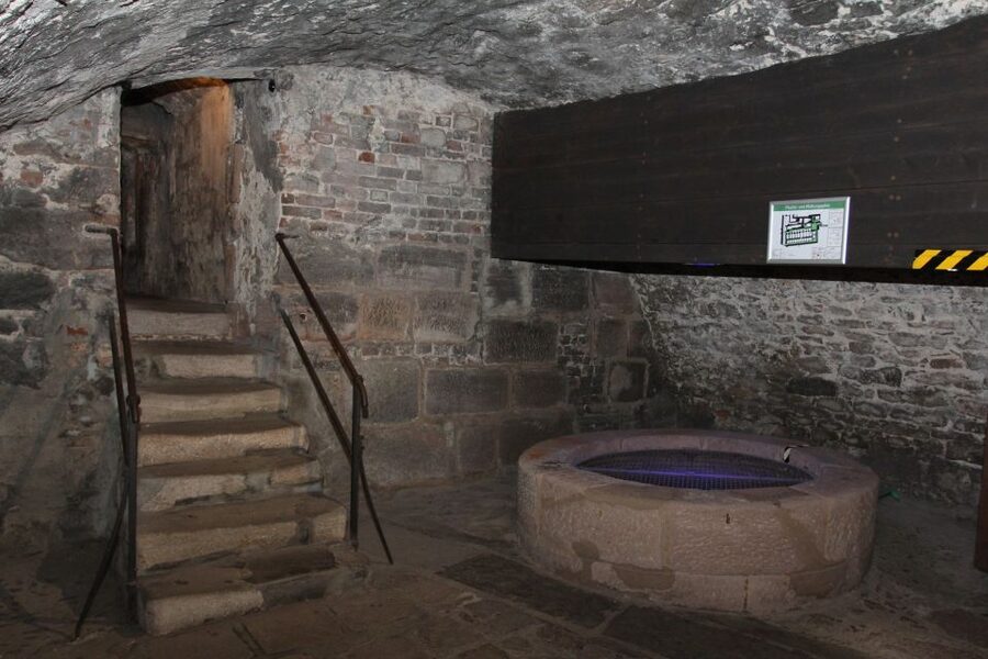 Nuremberg: Medieval Dungeons Guided Tour - Walking the twelve small cells: tight spaces, clear perspective