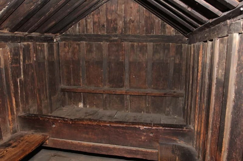 Nuremberg: Medieval Dungeons Guided Tour - The torture chamber: why they show it, and how to handle it