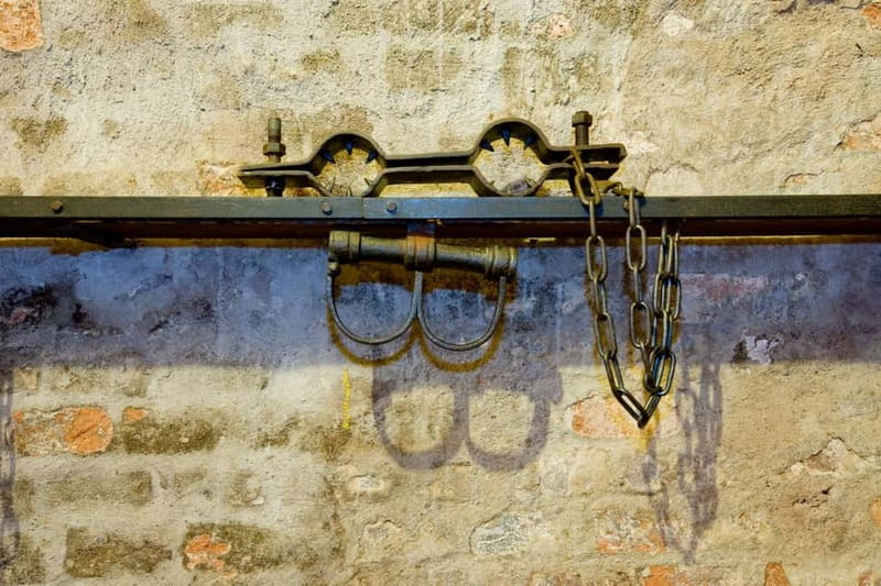 Nuremberg: Medieval Dungeons Guided Tour - Where to start, what to wear, and how to prepare your brain