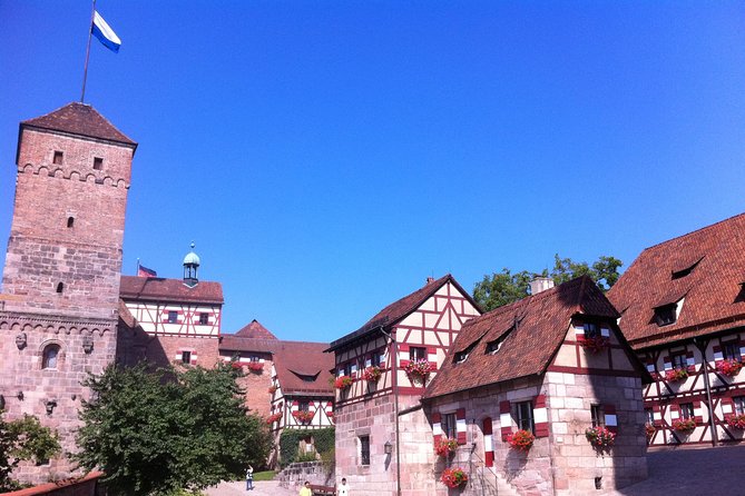 Nuremberg Old Town Walking Tour in English - Hauptmarkt and Christmas Market Season: The Square That Runs the City