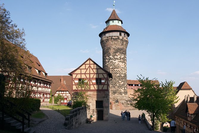 Nuremberg Old Town Walking Tour in English - St Sebaldus Church and How to Handle Optional Interiors