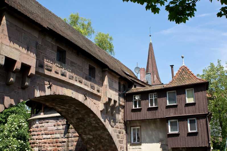 Nuremberg: The Old Town in Evening Light - IN GERMAN - Key highlights you will notice fast