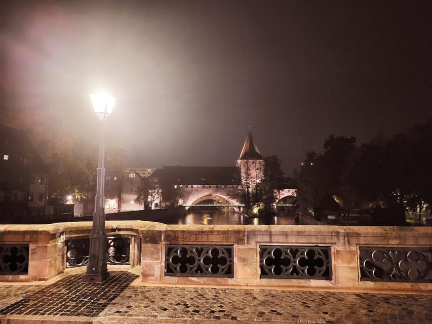 Nuremberg: The Old Town in Evening Light - IN GERMAN - From Trödelmarkt to Hangman’s Bridge: legends with a pulse
