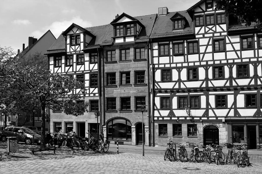 Nuremberg: The Old Town in Evening Light - IN GERMAN - Maxbrücke and Weissgerbergasse: how the route stitches the city together