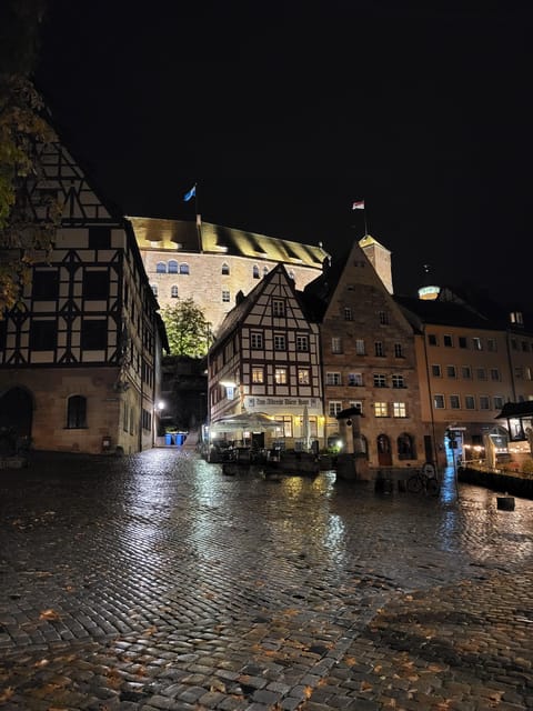 Nuremberg: The Old Town in Evening Light - IN GERMAN - Who this German evening tour suits best