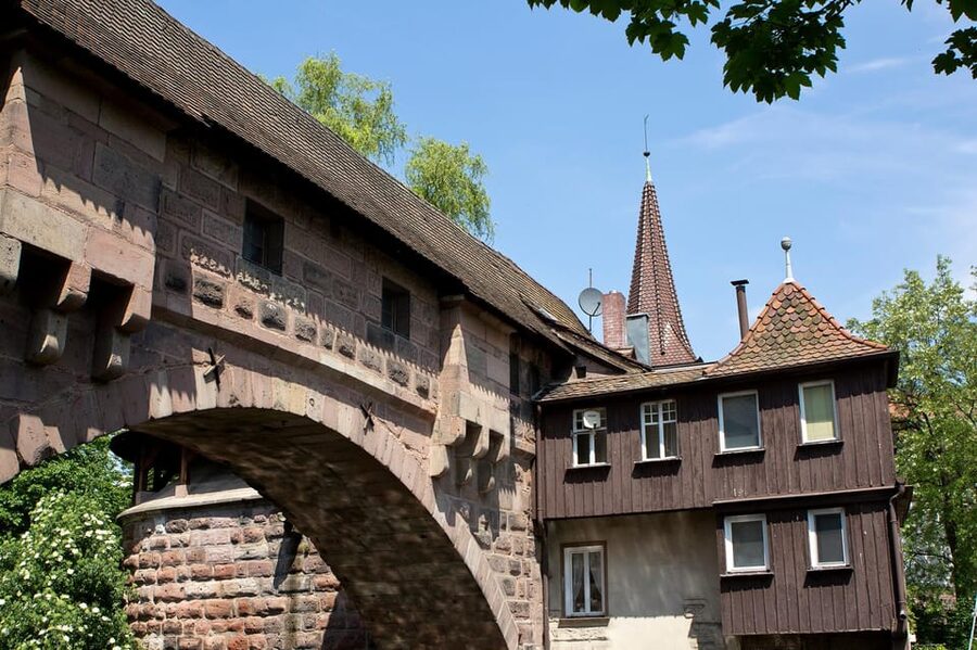 Nuremberg: The Old Town in Evening Light - IN GERMAN - Fleischbrücke: why the ox matters more than the photo