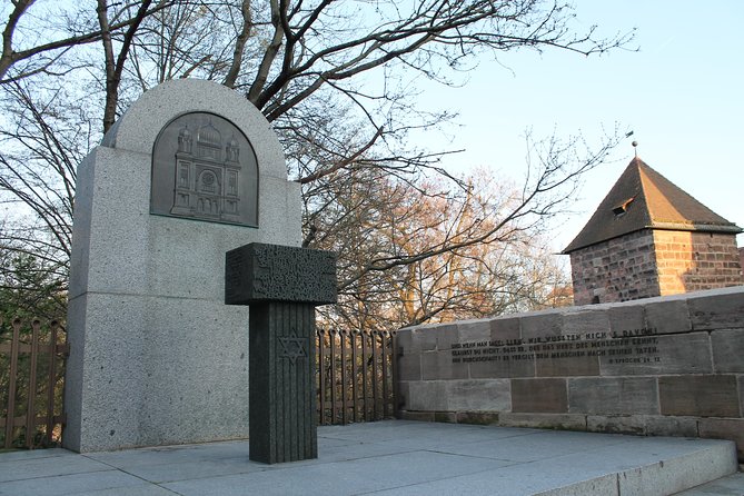 Nuremberg Third Reich Tour in Spanish - Frauenkirche: the pogrom of 1349 and the Jewish quarter’s relationship with the city