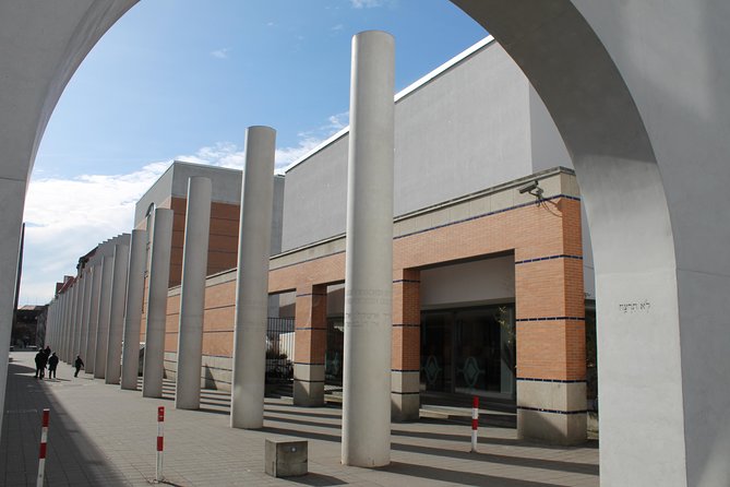 Nuremberg Third Reich Tour in Spanish - St. Lorenz: Via Crucis and the link to the Nuremberg concentration camp