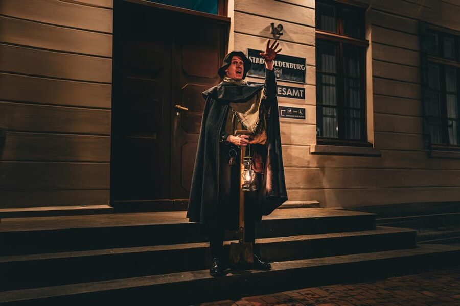 Oldenburg: "Executioners, witches & scoundrels" (crime thriller tour) - Finding the Meeting Point and Getting Set for a Night Walk