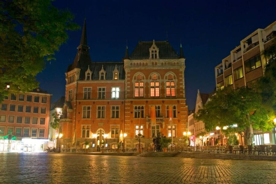 Oldenburg: Nachtwächter-Führung (Erlebnistour) - Secret Corridors, Dark Alleys, and the Fun Part of Learning Myths