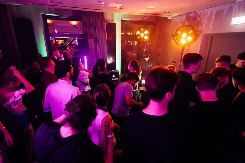 Original Hamburg Pub Crawl Sex & Crime St. Pauli Tour - Who this crawl is best for