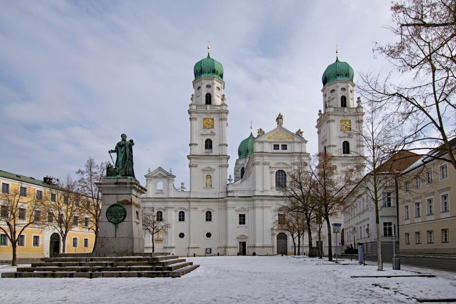 Passau: 1-Hour Guided City Walking Tour - Starting at Domplatz: St. Stephen’s Cathedral as your orientation anchor