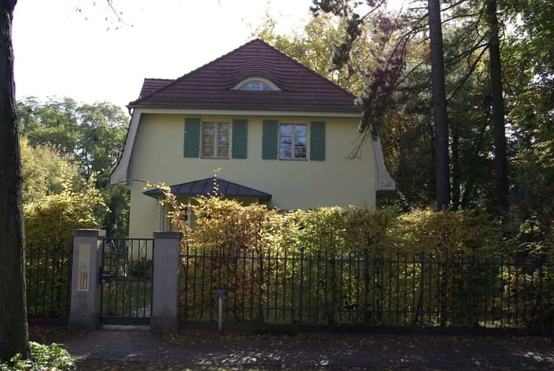 Potsdam-Babelsberg: 5-Hour-Tour "Film-History" by VW-Bus - Metropolitan Backlot: where Babylon Berlin gets its big-city look