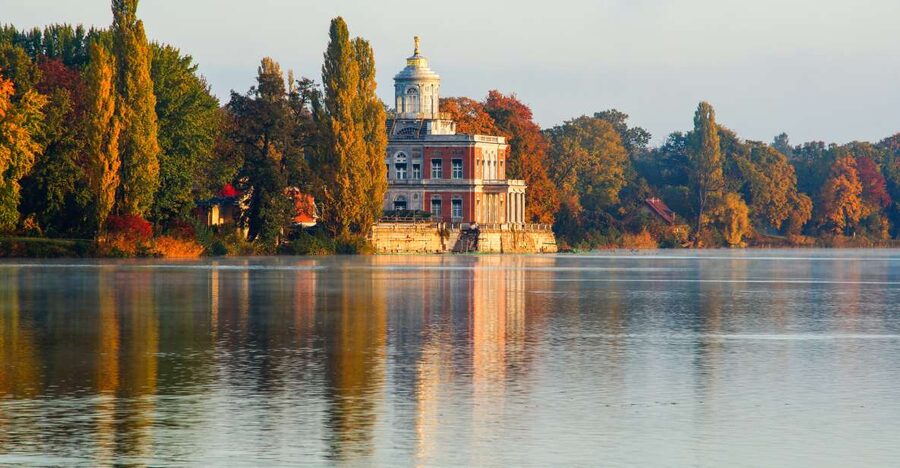 Potsdam: City and Castles Tour - Arriving at Potsdam Central Station and starting the loop fast