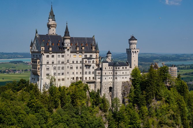 Premium Neuschwanstein Castle and Linderhof VIP Tour from Munich - Schedule Reality Check: How Winter and Weather Can Change the Experience