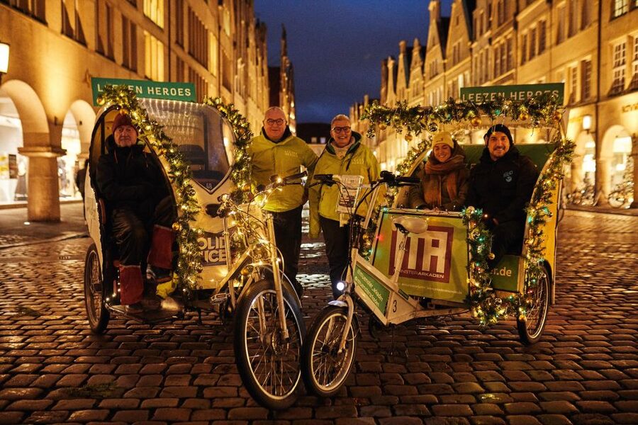 Private Christmas Tour in Münster including Glühwein - Münster as a cycling city, seen from a warmer seat