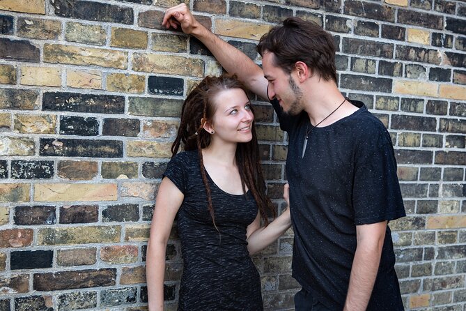 Private Romantic Urban & Street Photoshoot - A romantic Hamburg photo walk that makes photos feel easy