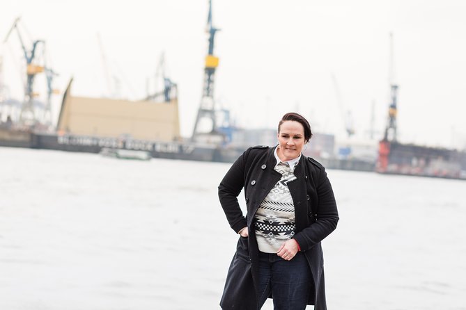 Private Romantic Urban & Street Photoshoot - Stop 1, Jungfernstieg: the easy start with classic city energy