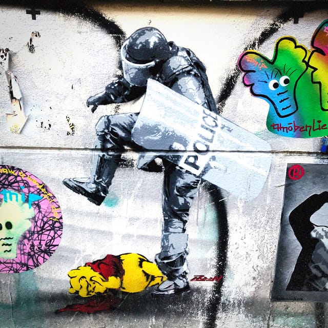 Private Street Art Walking Tour in Berlin-Friedrichshain - Friedrichshain in Motion: Shops, Bars, and a Short Photo Stop