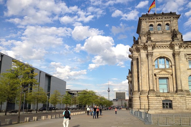 Private Taxi Tour of Berlin East and West and Neighbourhood approx. 4-6h - Reichstag dome to Brandenburg Gate: the reunified capital in one view