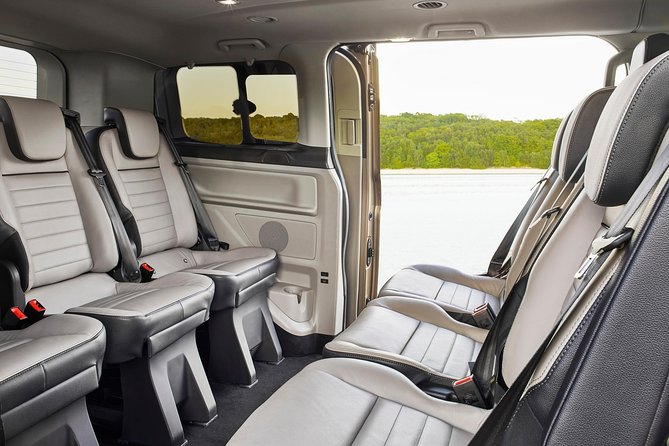 Private Transfer from Munich Airport to Munich City by Luxury Van - Waiting Time and Flight Delays: How the Service Handles the Messy Stuff