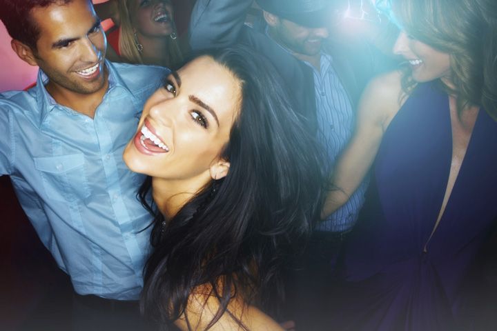 Pub Crawl Cologne Including Admission Fee for Bars and Shots - Meeting at Club Goldfinger, and Why the Start Matters