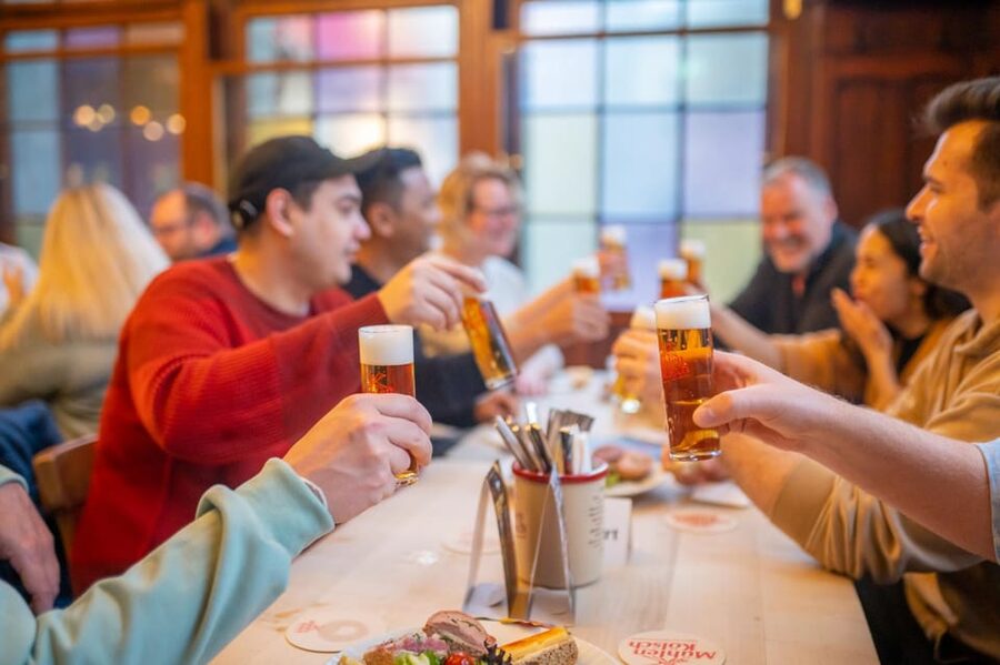 Public brewhouse tour Cologne in English - Brauerei zur Malzmühle: your first lesson in Kölsch life