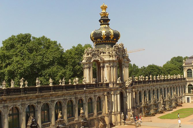 Public guided tour of the old town including a tour of the Frauenkirche - Semper Opera area: stop included, show optional