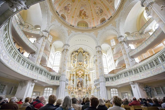 Public guided tour of the old town including a tour of the Frauenkirche - Frauenkirche inside: altar, paintings, and the rebuilt lower church