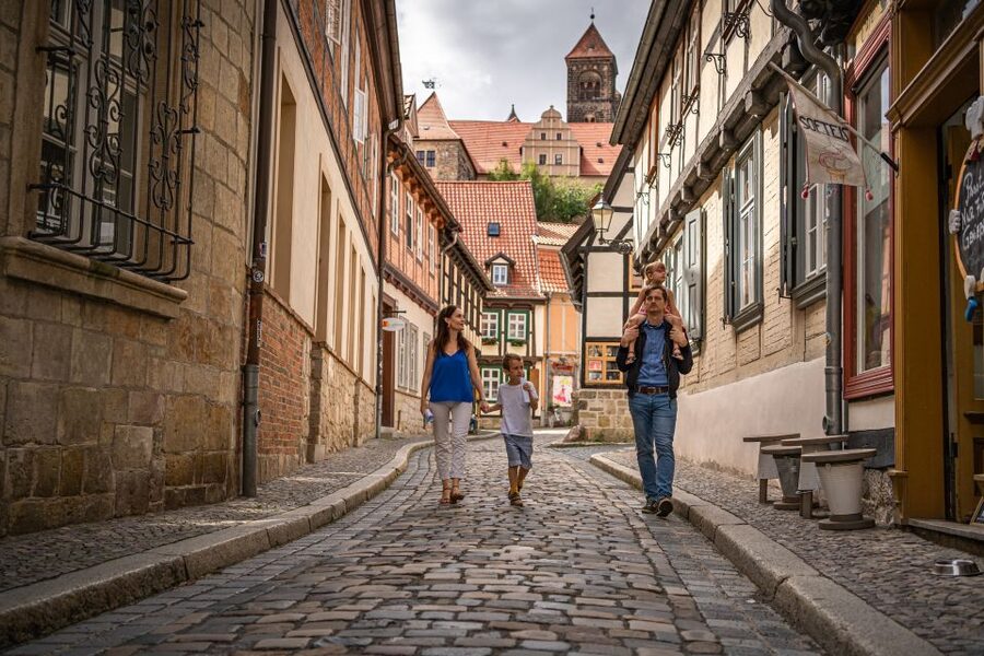 Quedlinburg: Guided City Highlights Walking Tour - Famous Quedlinburg names: Erxleben, Klopstock, GutsMuths