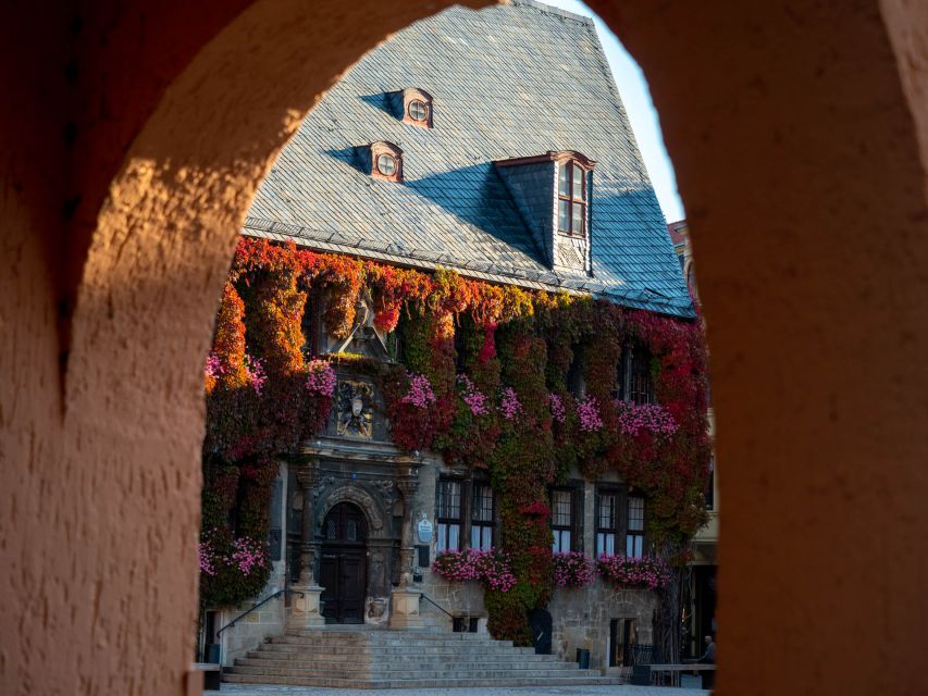 Quedlinburg: Guided City Highlights Walking Tour - What the tour feels like in real life: rain, dogs, and walking shoes