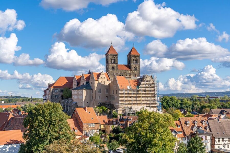 Quedlinburg: Guided City Highlights Walking Tour - Where the walk starts at Market Square (and why it’s a good plan)