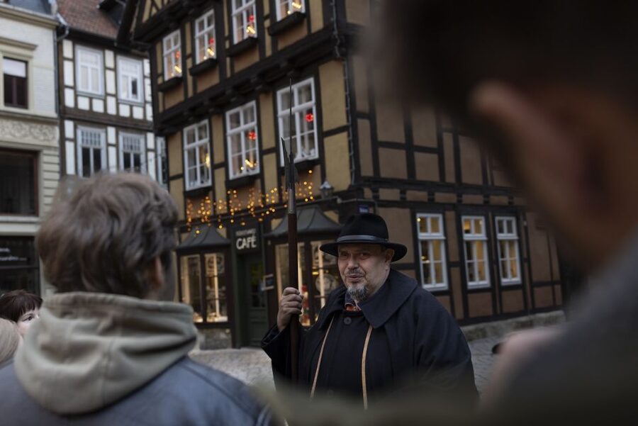 Quedlinburg: Historical Old Town Evening Walking Tour - Price and time value for a 1.5-hour evening walk