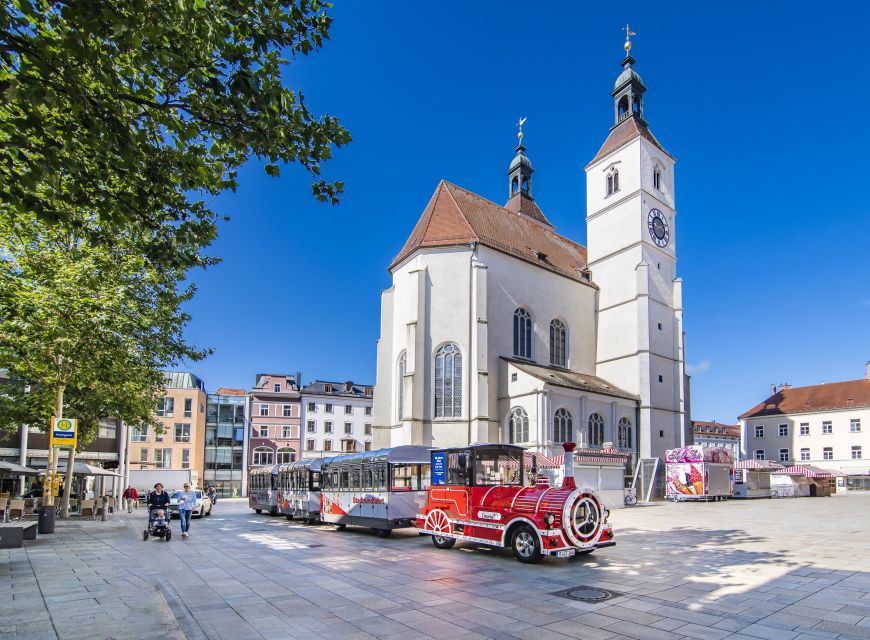 Regensburg: City Tour with the Bimmelbahn Train - Passing the Palace of St. Emmeram and the Thurn and Taxis Connection