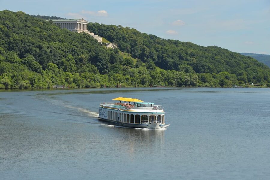 Regensburg: Klinger's Sightseeing Boat Tour to Walhalla - Walhalla: White Marble Views and Interior Details