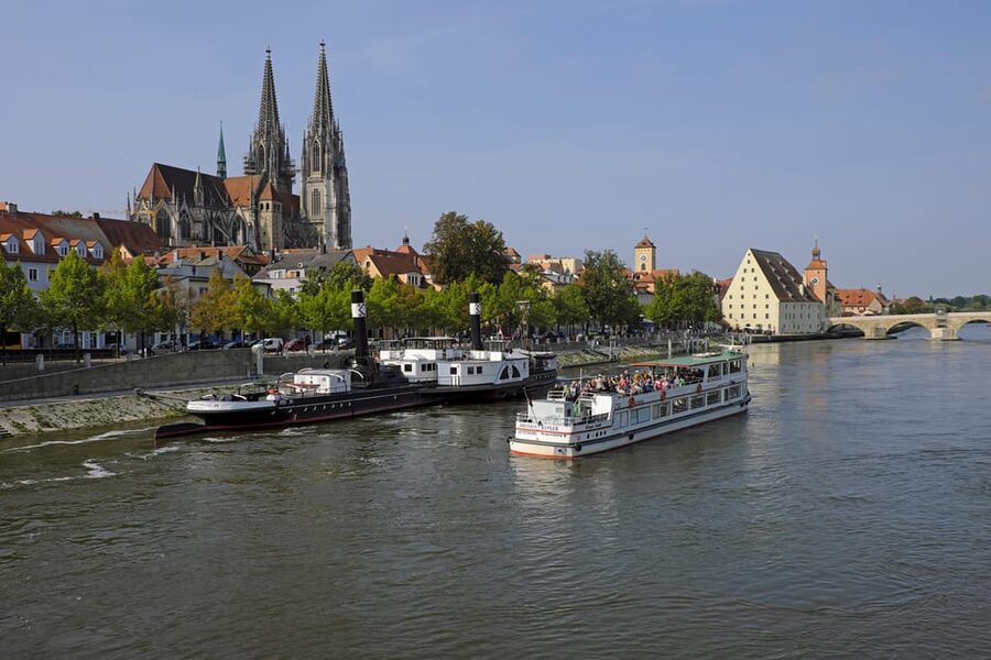 Regensburg: Original Strudelrundfahrt - Where to meet at Thundorferstraße 6 and find Anleger 1