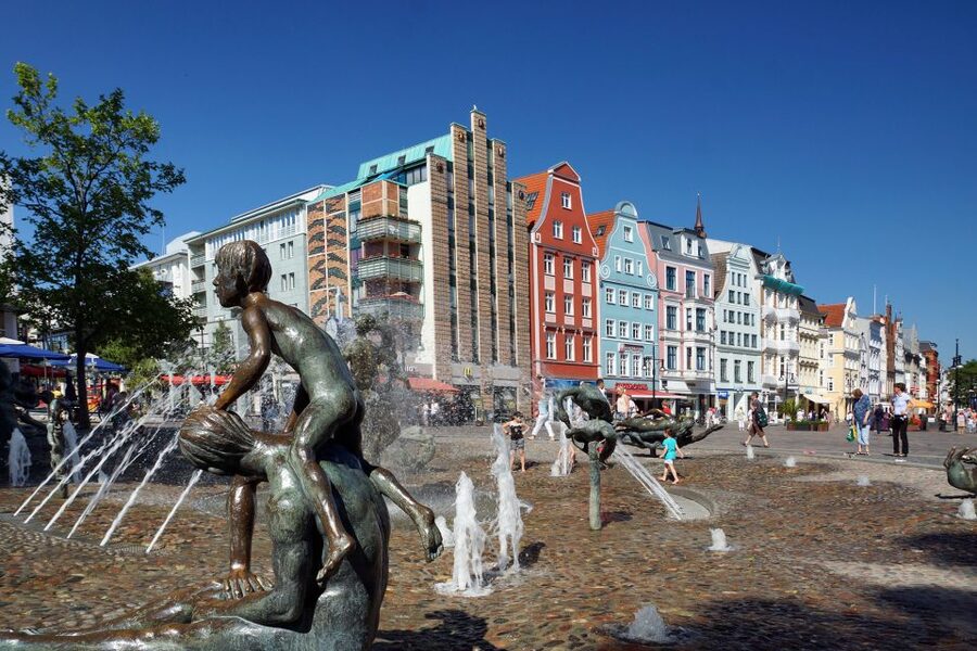 Rostock: City Walking Tour - Town Hall views and the city’s civic rhythm