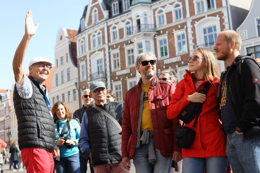 Rostock: Guided tour of the historic city center - Where to start: Tourist-Information Rostock as your orientation point