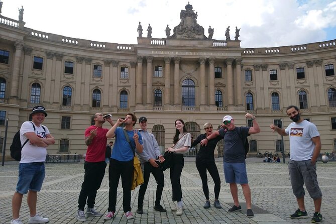 Rude Bastards tour of Berlin (CYHIT) - Berlin mall break: a small pause that keeps the walk enjoyable