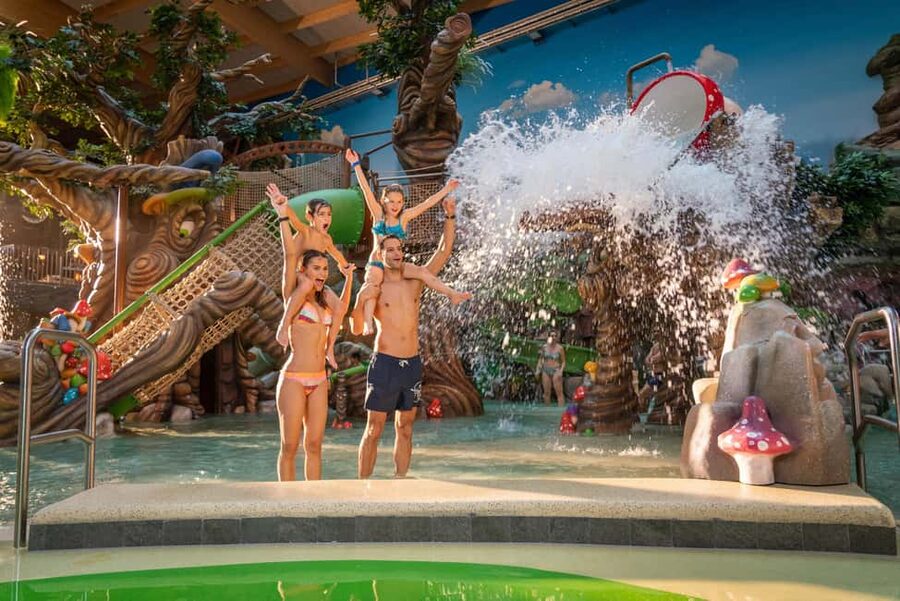 Rust: Rulantica Water Park Entry Ticket - Food, pool bars, and lounge reality: how to plan for comfort