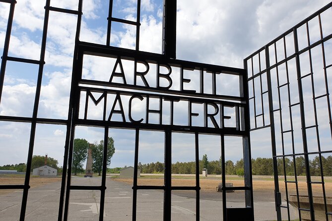 Sachsenhausen Concentration Camp - Tour in Italian - The Italian guide and how you can actually follow the story