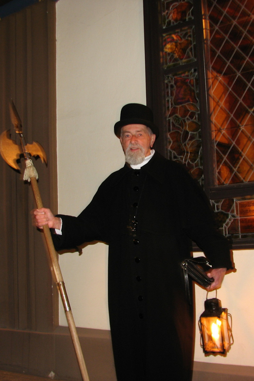Schwerin: Tour with the Night Watchman - Old post office, castles, theatre, and museum, a route that ties culture together
